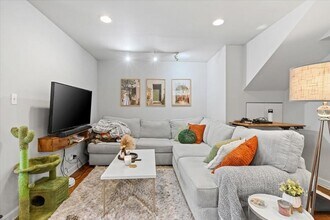 Building Photo - 2 bedroom in Chicago IL 60642