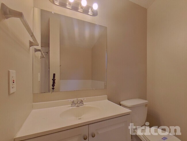 Building Photo - 10622 Cherry Cove