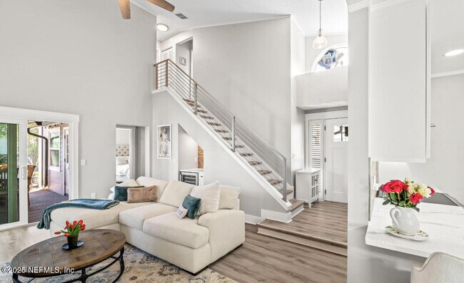 Building Photo - 117 Island Dr