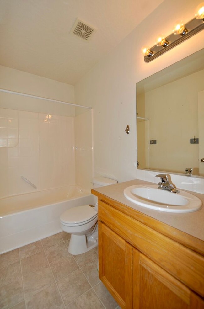 Building Photo - Broadmoore Community, 4 bed 2.5 bath