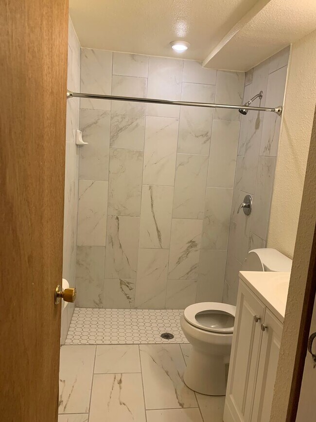 Building Photo - 4 bed/2 bath Home located in central Fort Collins off Drake