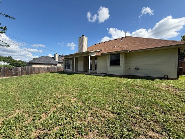 Building Photo - 1815 Diana Ln
