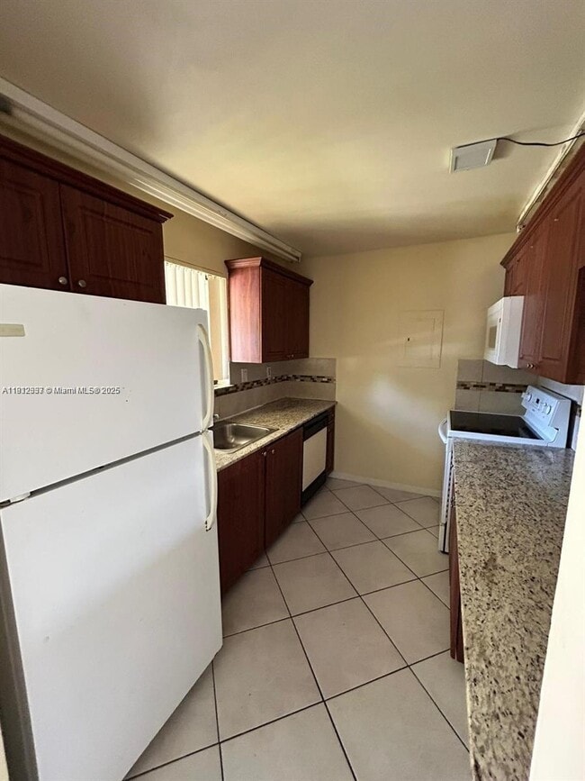 Building Photo - 189 Lakeview Dr