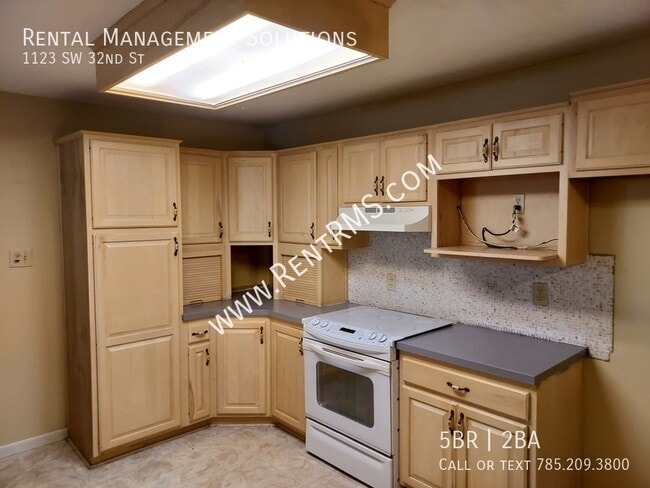 Building Photo - 1123 SW 32nd St