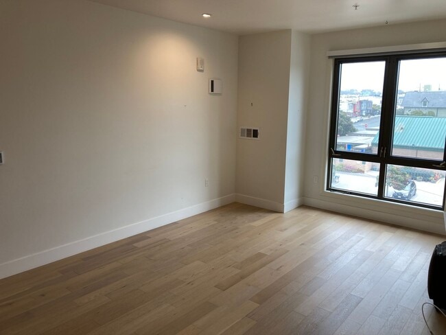 Building Photo - Live at the beach! Modern 2 bedroom 2 bath condo blocks from the beach w/parking and washer/dryer...