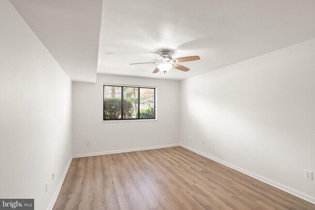 Building Photo - 2042 Royal Fern Ct