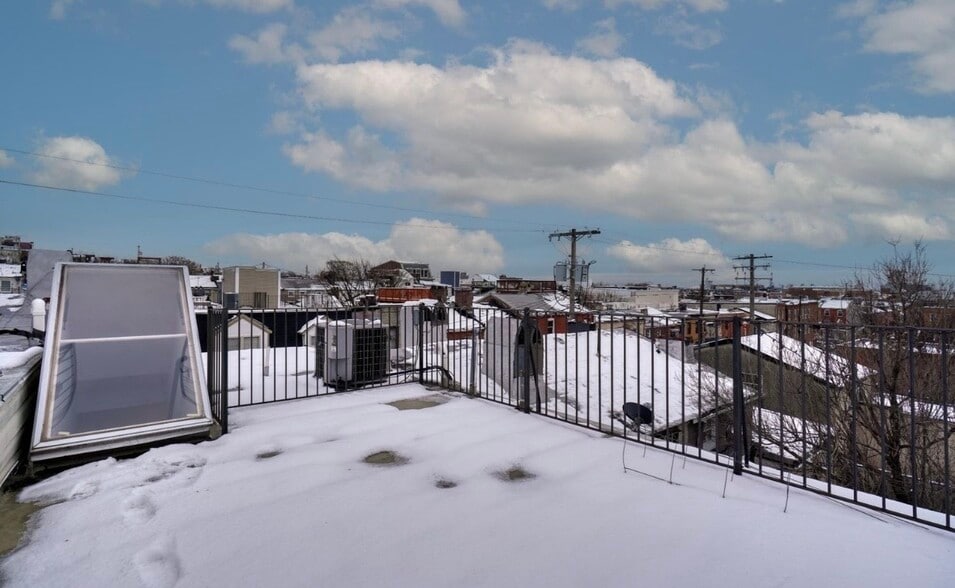 Rooftop Deck - 214 S Regester St