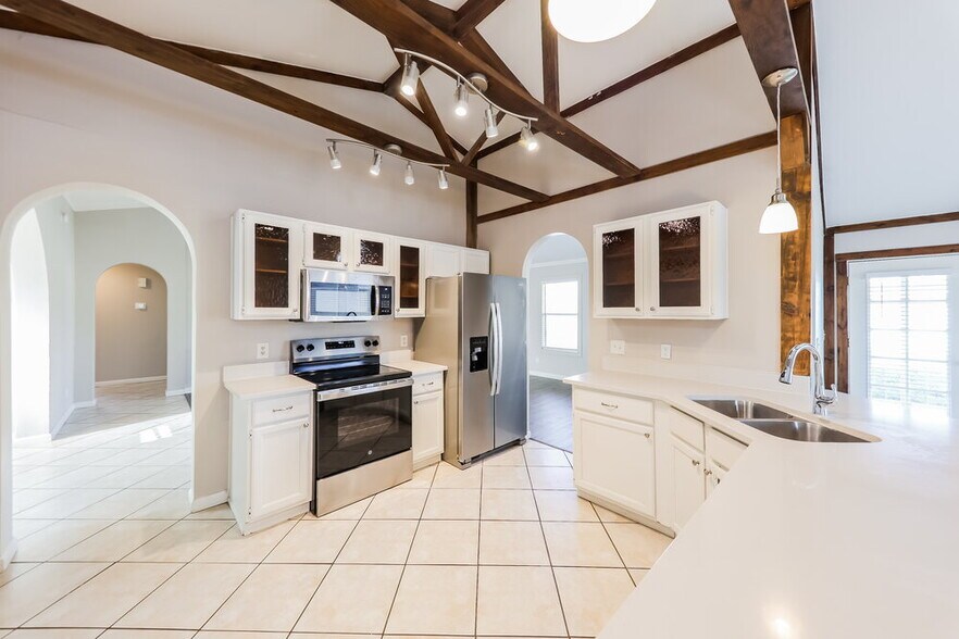 Building Photo - 6528 W Grandview Rd