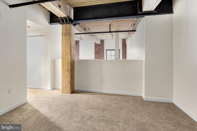 Building Photo - 303 Vine St
