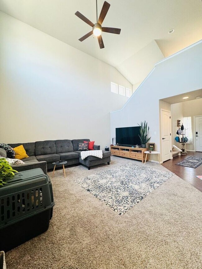 Building Photo - Spacious 3 bed/ 2.5 bath House In Severance