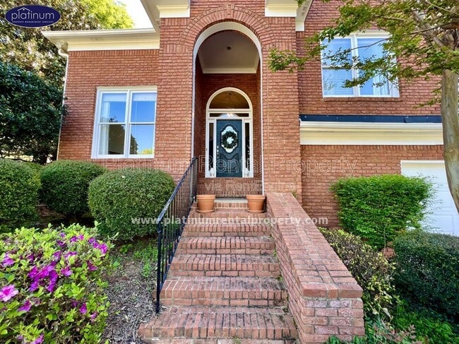 Building Photo - 5975 Waterford Pl