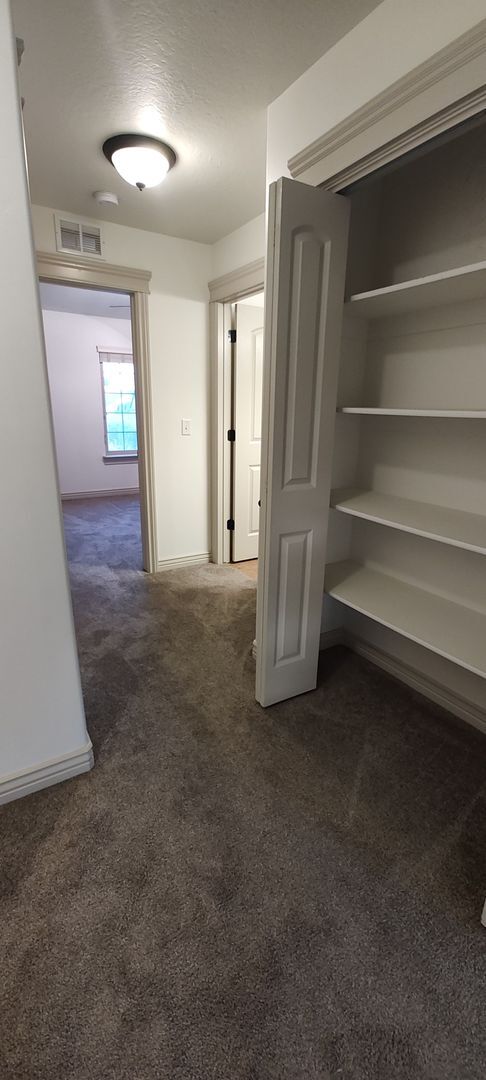 Building Photo - Beautiful Salt Lake Townhome!!!
