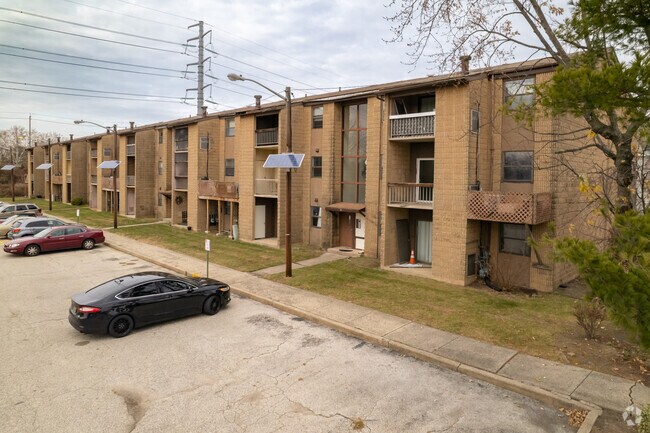 Walk Up Apartments - 300 Broadway