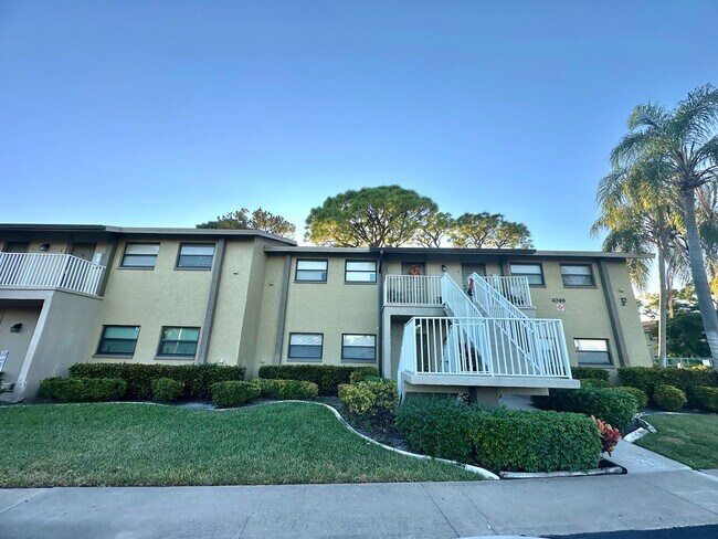Building Photo - 1st Floor Apartment with Pool, Tennis Court & More in North Fort Myers