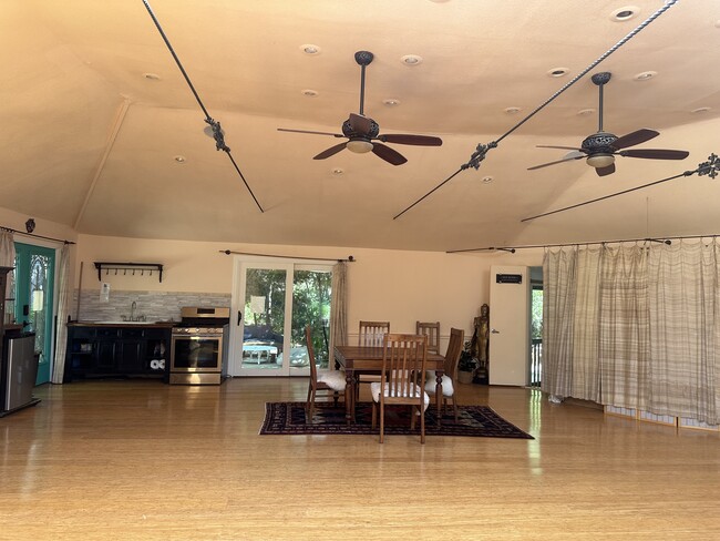Building Photo - 2376 Old Topanga Canyon Rd