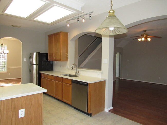 Building Photo - 3519 Englewood Dr