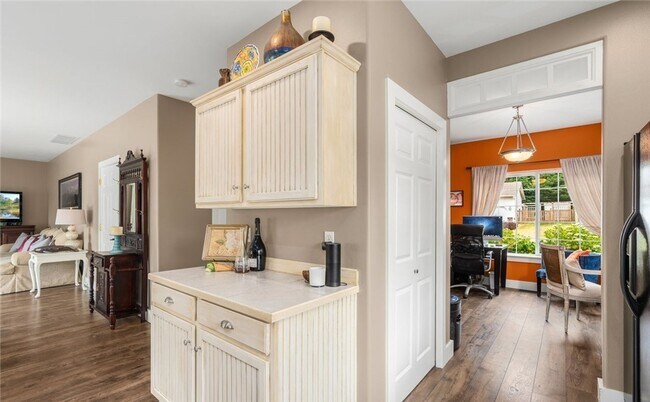 Building Photo - A Gorgeous Home with 4 Bed and 2.5 Bath