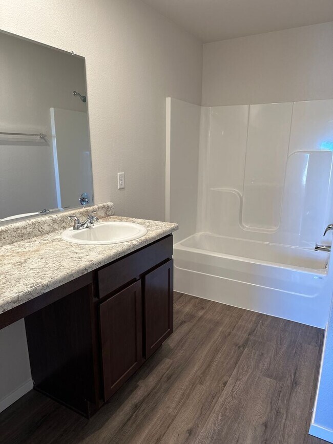 Building Photo - *Pre-leasing* Three Bedroom | Two Bath Hom...