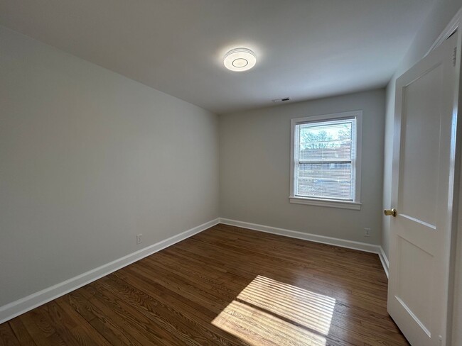 Building Photo - One Level newly renovated  3 bedroom 1 bat...