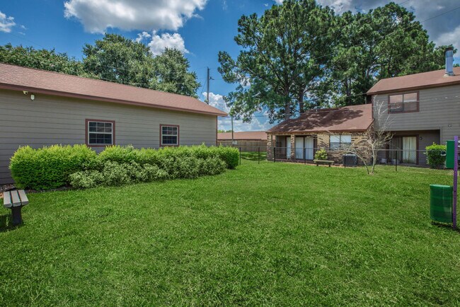 Building Photo - 5550 Folsom Dr