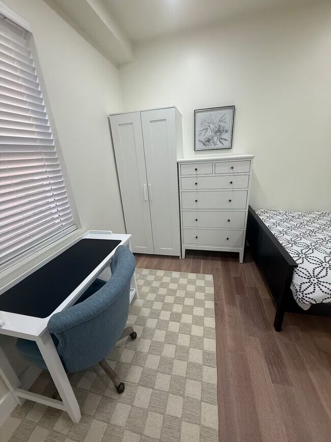 Building Photo - 3707 Spring Garden St