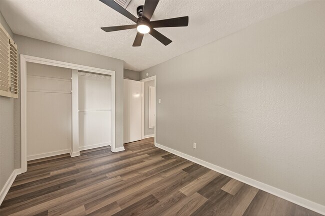 Building Photo - 3703 Tiffany Dr