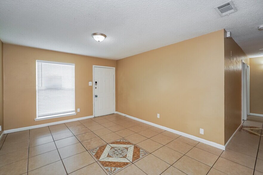 Building Photo - 3713 Arnold Dr