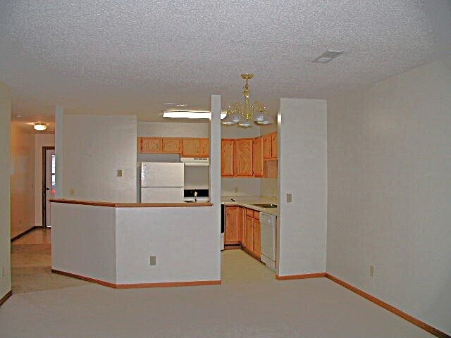 Building Photo - 855 Highview Dr