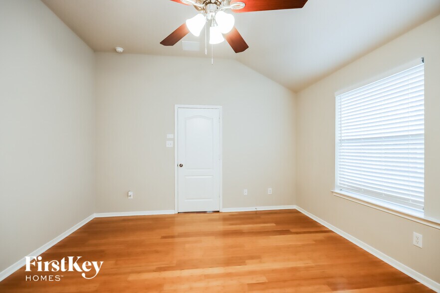 Building Photo - 31223 Rainwood Park Ln
