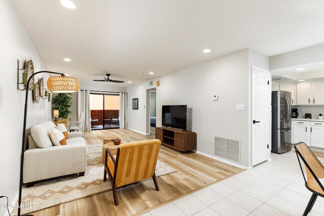 Building Photo - 12222 N Paradise Village Pkwy W