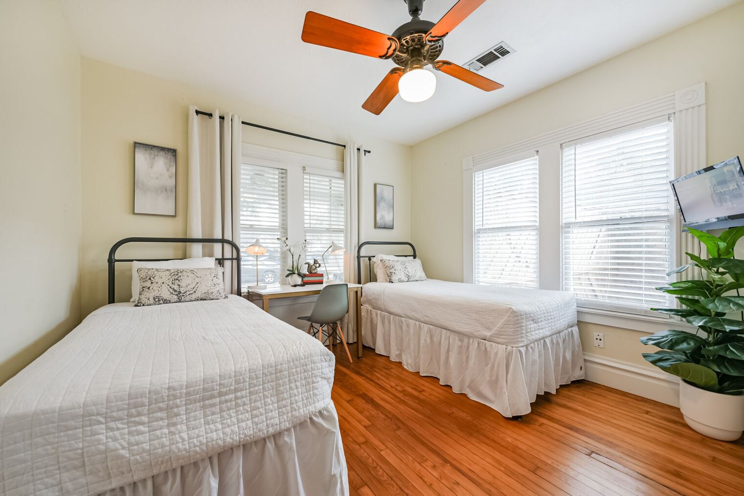 Building Photo - 1305 Beverly St