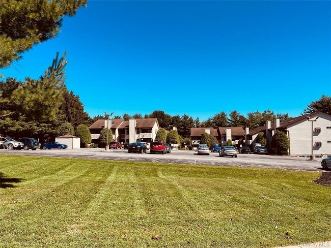 Building Photo - 105 Pine Hollow Way