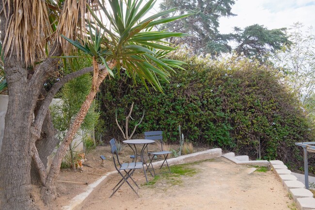 Building Photo - Serene 2bed /1 Bath Spanish Hideaway in He...