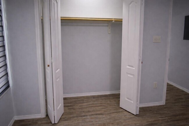 Building Photo - 427 Peyramale Ct