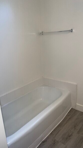 Building Photo - 17424 Burbank Blvd