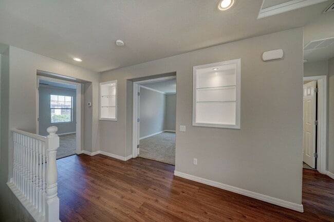 Building Photo - 2143 W Marconi Ave