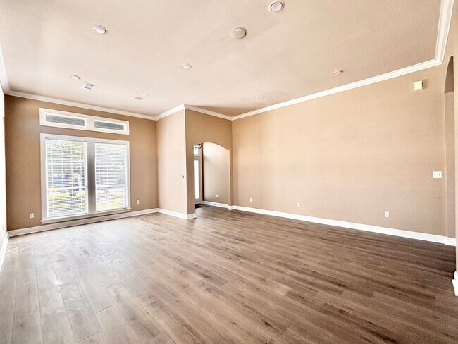 Building Photo - Stunning 5-Bedroom Home with Breathtaking Lake & Golf Course Views – Pelican Point Subdivision