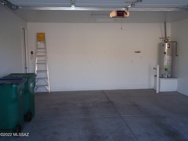 Building Photo - 61123 E Flint Dr