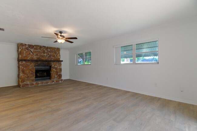Building Photo - 4375 Forest Ln