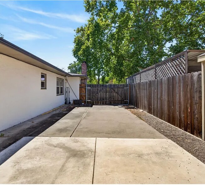 Building Photo - 2865 59th St