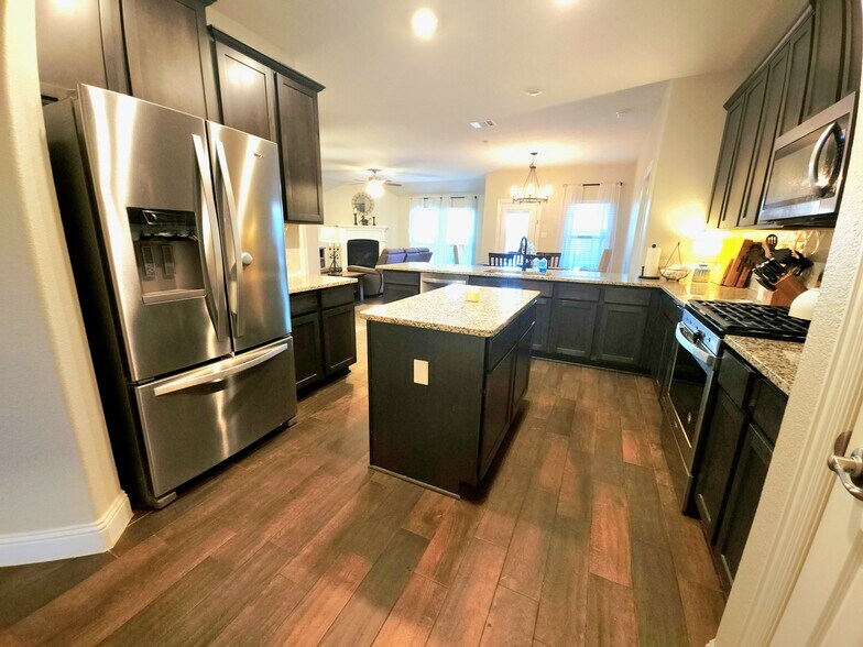 Building Photo - 3012 Denver Ave