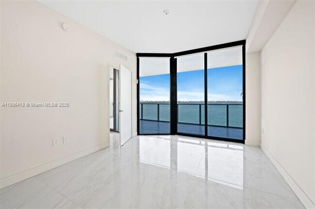 Building Photo - 700 NE 24th St