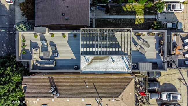 Building Photo - 1537 W Walton St