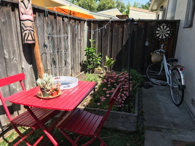 stagged backyard - 3133 Alma St