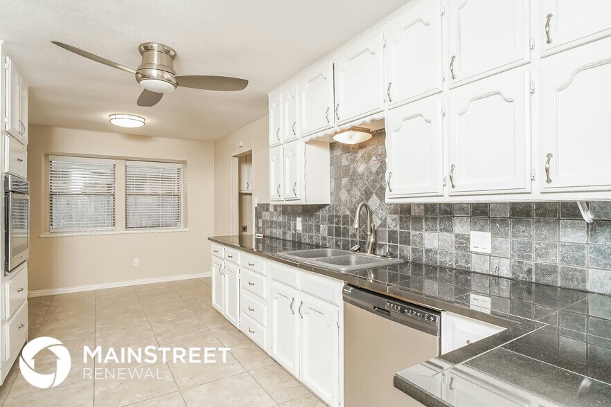 Building Photo - 4202 High Mesa Ct