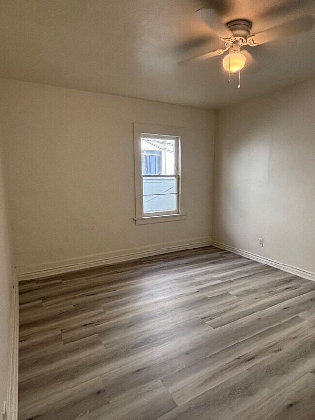 Building Photo - 1710-1712 Obispo Ave