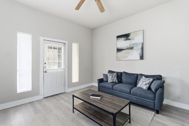 Building Photo - 314 W Cevallos