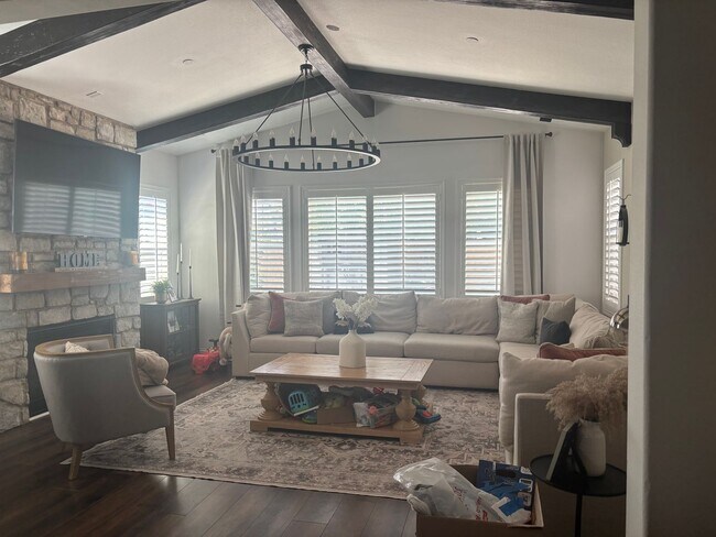 Building Photo - Awesome Property