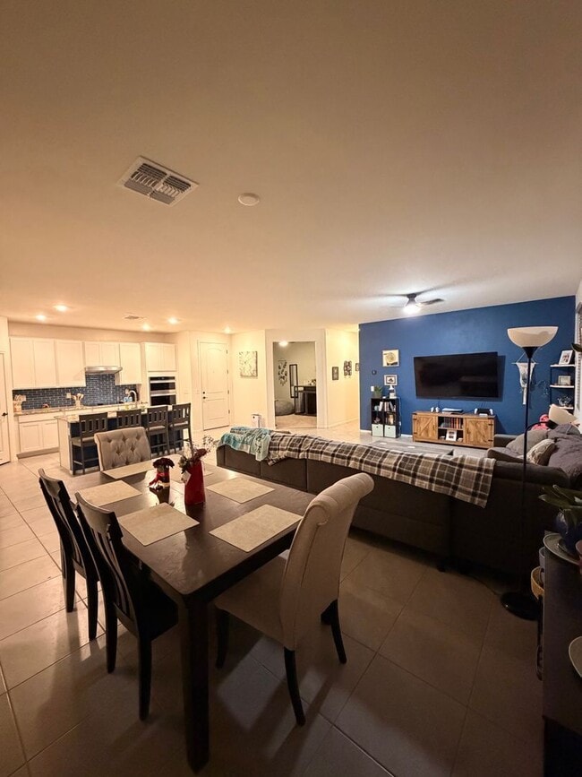 Building Photo - 9020 E Pantano Bluff Dr