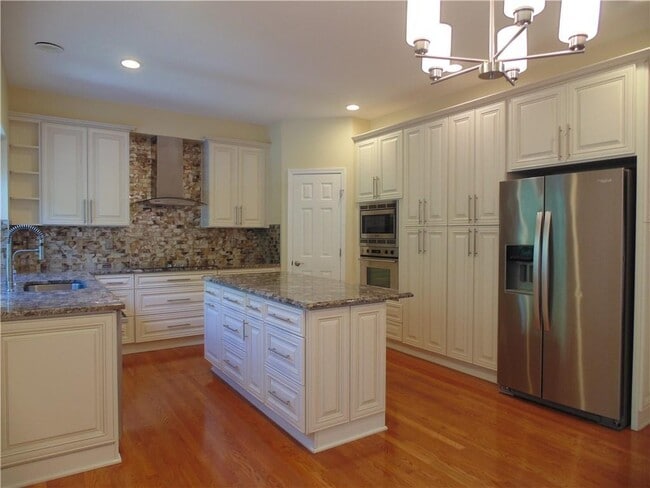 Building Photo - 3895 Deauville Way